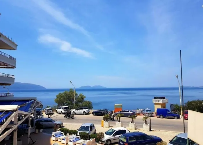 Riviera Blu- Seaside فندق Radhimë